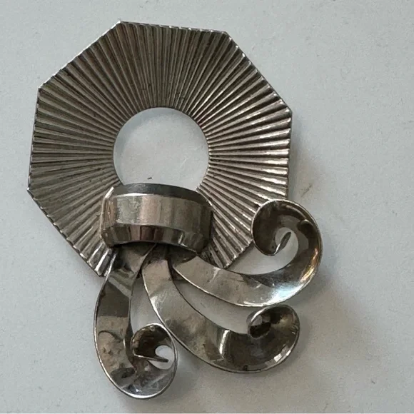 Broche - Picture 1 of 5